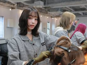 愛知美容専門学校 loading=