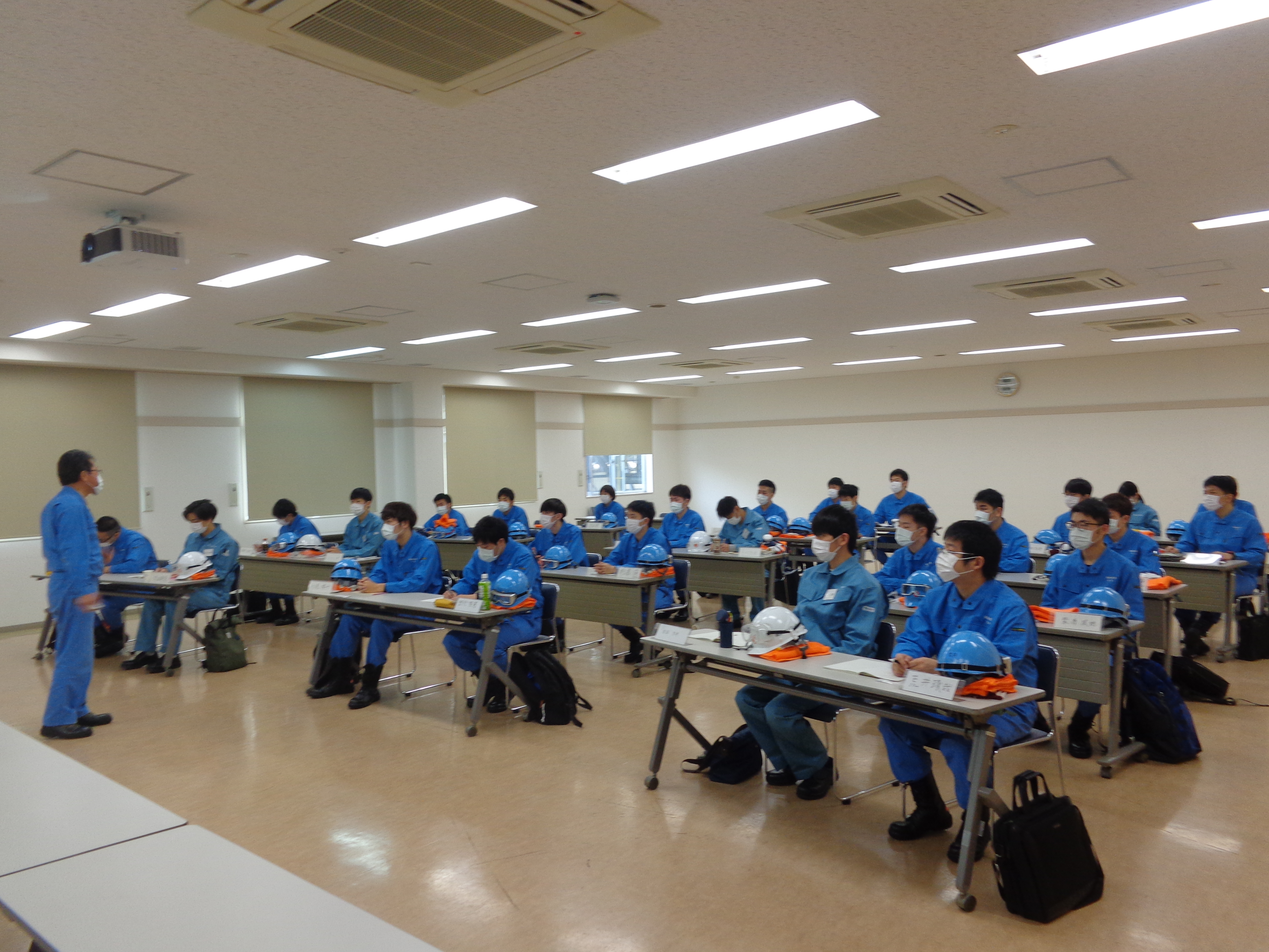 【充実した教育体制】資格取得支援、メンター制度、階層別教育制度など教育体制を整えております
