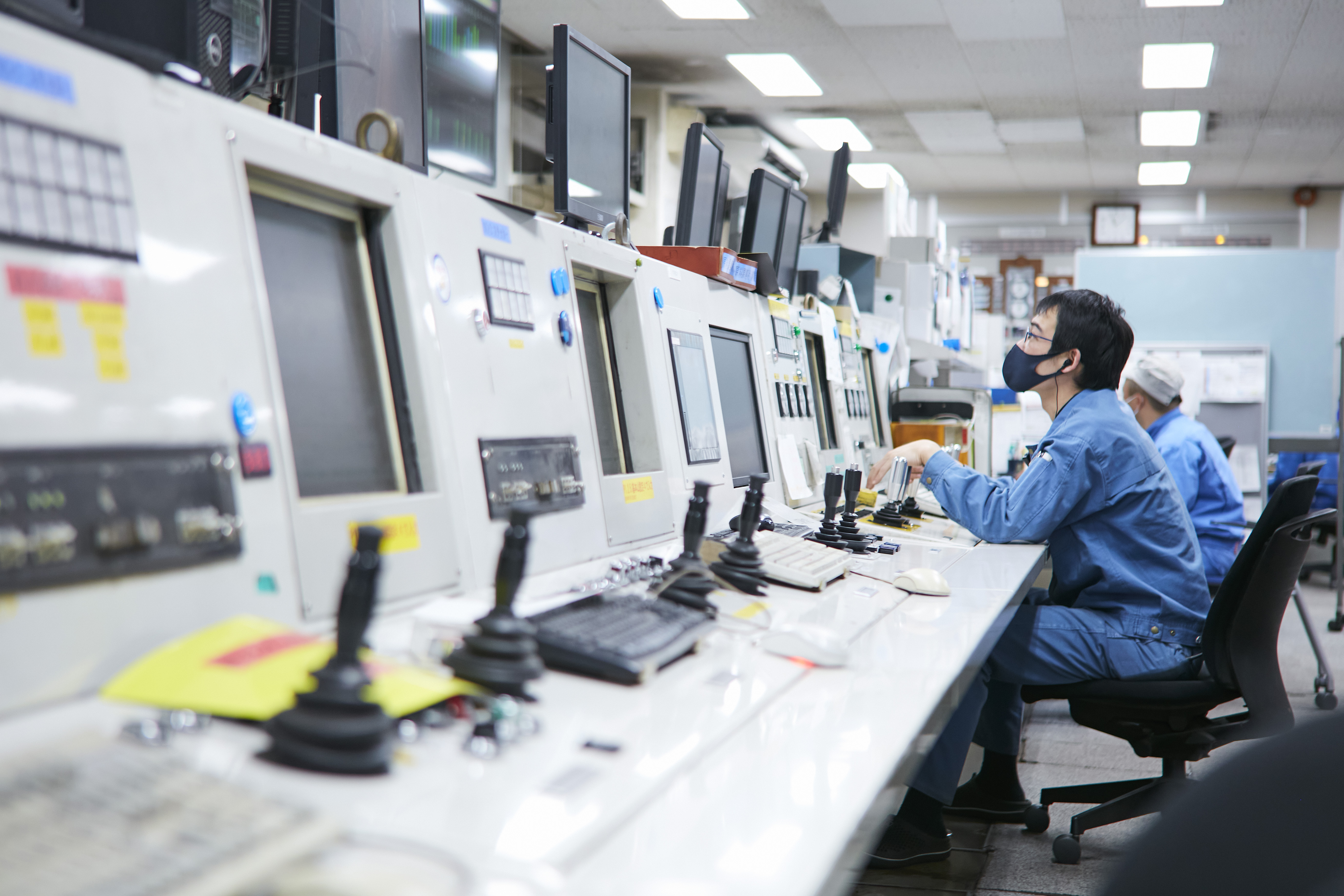【製造オペレーター】大型機械・設備の運転管理がお仕事です。毎日数千トンのコークスを製造!